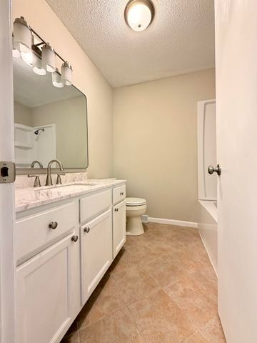 800 SYCAMORE ST, Boonville, MO 65233