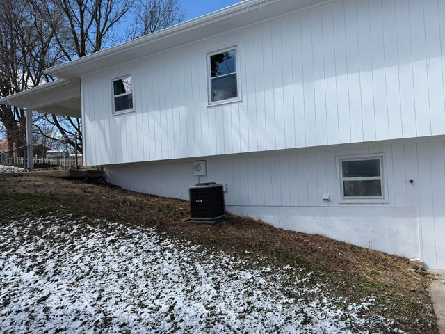 800 SYCAMORE ST, Boonville, MO 65233