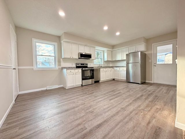 800 SYCAMORE ST, Boonville, MO 65233