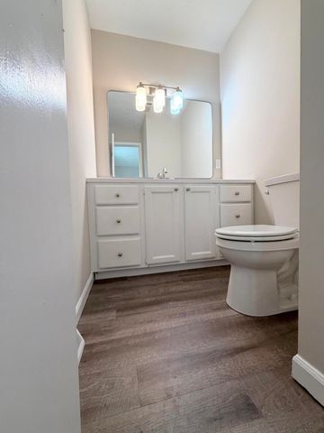 800 SYCAMORE ST, Boonville, MO 65233