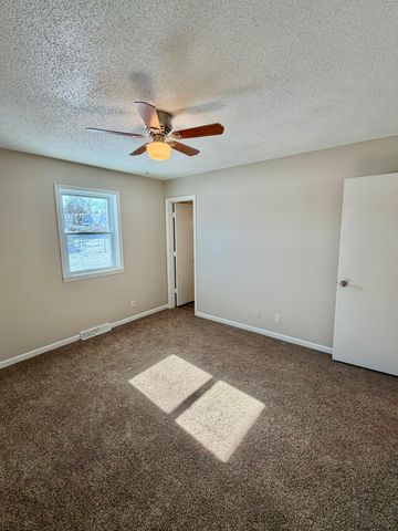 800 SYCAMORE ST, Boonville, MO 65233