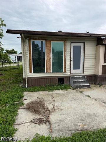 130 Lantern PL, North Fort Myers, FL 33917