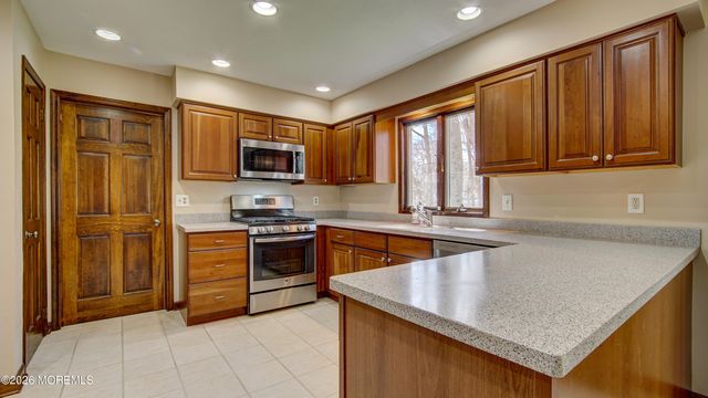 8 Sherman Court, Manalapan, NJ 07726