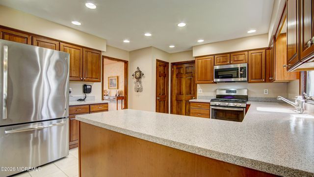 8 Sherman Court, Manalapan, NJ 07726