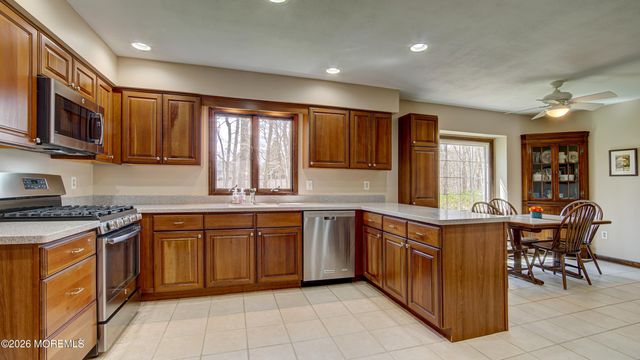8 Sherman Court, Manalapan, NJ 07726