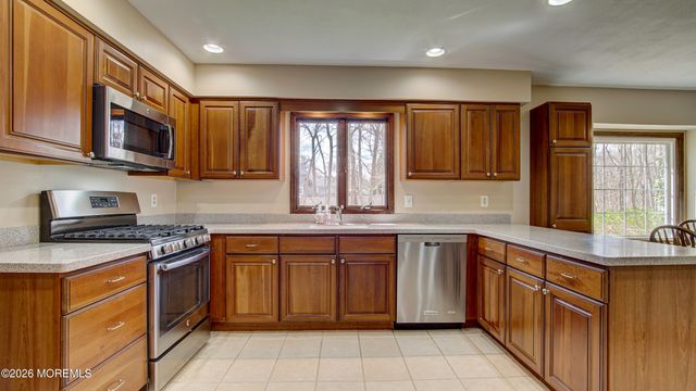 8 Sherman Court, Manalapan, NJ 07726