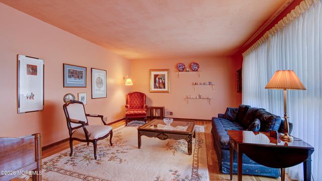 8 Sherman Court, Manalapan, NJ 07726