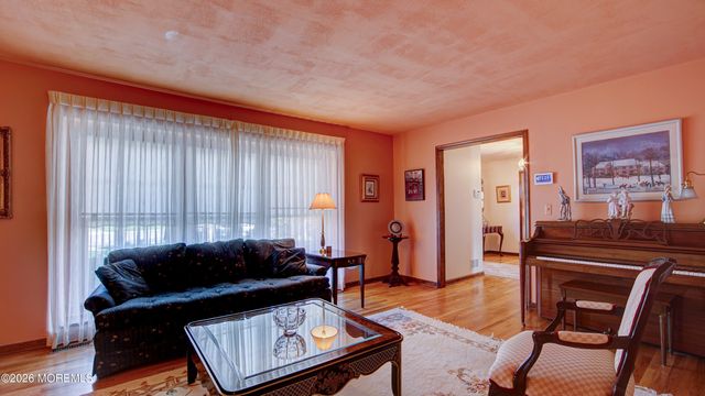 8 Sherman Court, Manalapan, NJ 07726