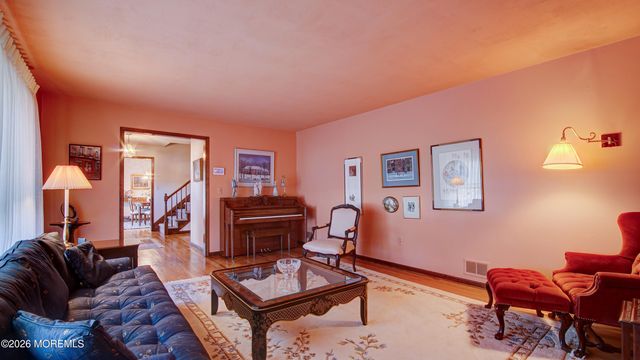 8 Sherman Court, Manalapan, NJ 07726