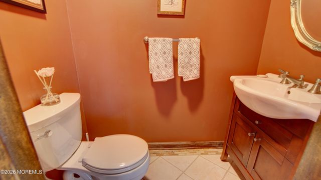 8 Sherman Court, Manalapan, NJ 07726