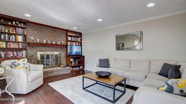 8 Sherman Court, Manalapan, NJ 07726