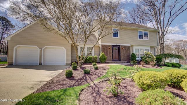 8 Sherman Court, Manalapan, NJ 07726