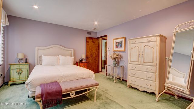 8 Sherman Court, Manalapan, NJ 07726