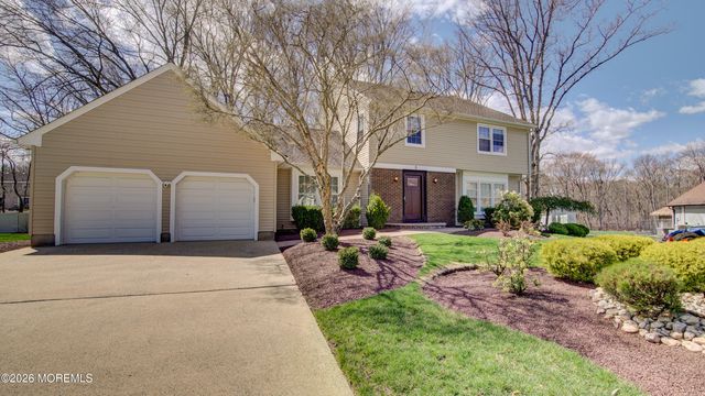 8 Sherman Court, Manalapan, NJ 07726