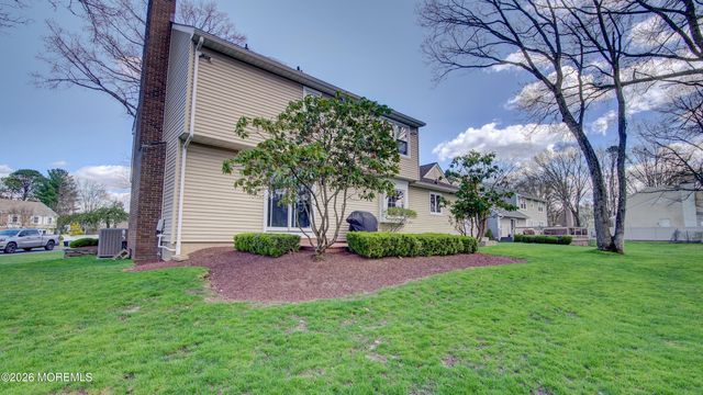 8 Sherman Court, Manalapan, NJ 07726