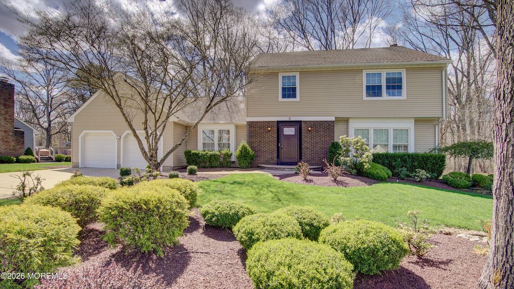8 Sherman Court, Manalapan, NJ 07726