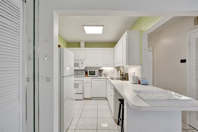 6750 NE 21st Road 123, Fort Lauderdale, FL 33308