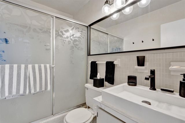 6750 NE 21st Road 123, Fort Lauderdale, FL 33308