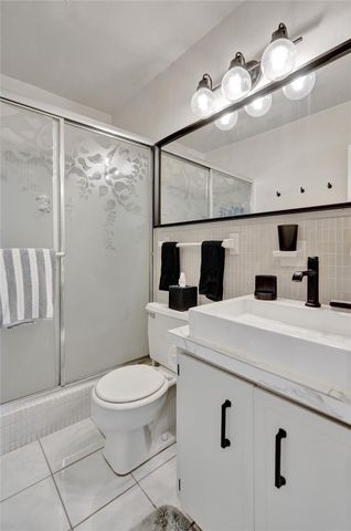 6750 NE 21st Road 123, Fort Lauderdale, FL 33308