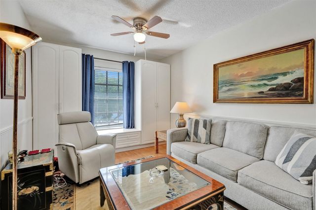 6750 NE 21st Road 123, Fort Lauderdale, FL 33308