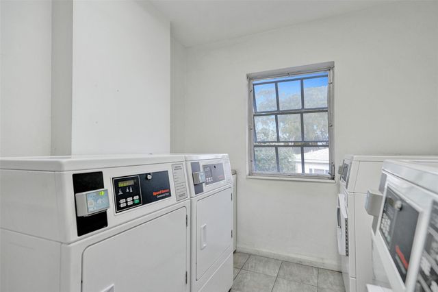 6750 NE 21st Road 123, Fort Lauderdale, FL 33308