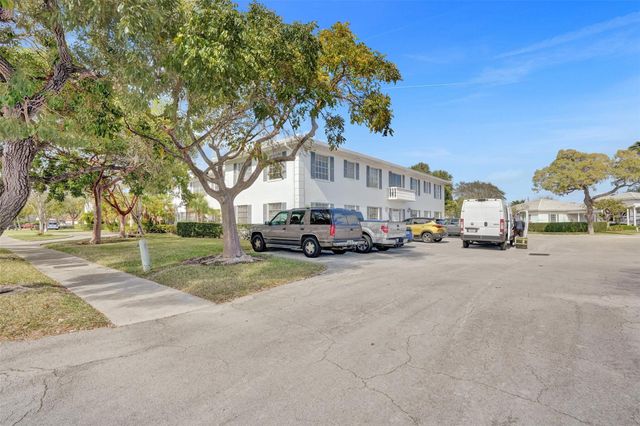 6750 NE 21st Road 123, Fort Lauderdale, FL 33308