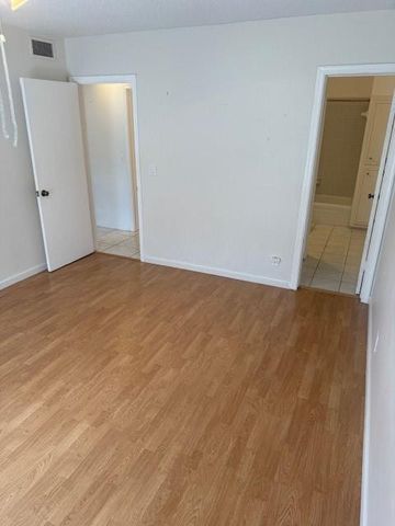 6750 NE 21st Road 123, Fort Lauderdale, FL 33308