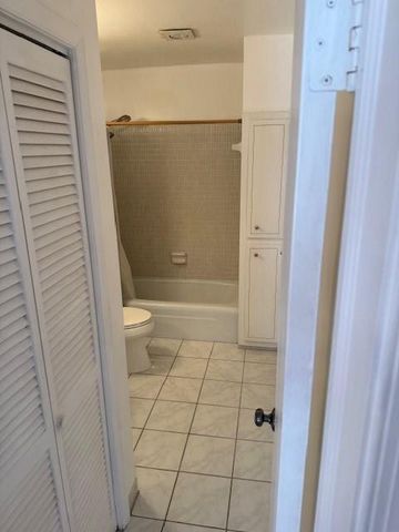 6750 NE 21st Road 123, Fort Lauderdale, FL 33308