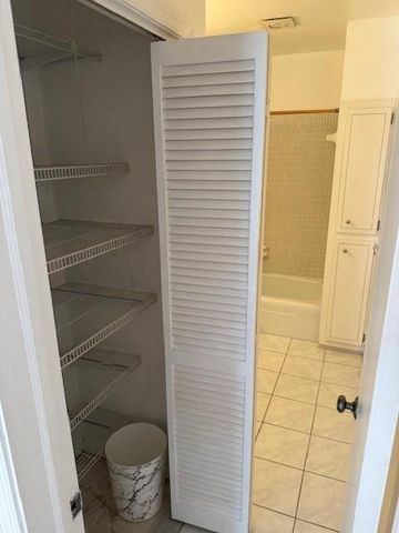 6750 NE 21st Road 123, Fort Lauderdale, FL 33308