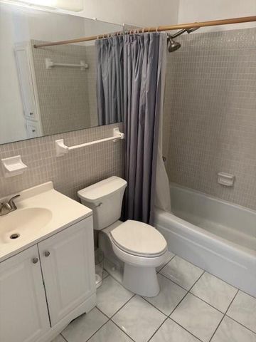 6750 NE 21st Road 123, Fort Lauderdale, FL 33308