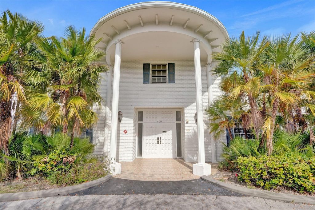 6750 NE 21st Road 123, Fort Lauderdale, FL 33308