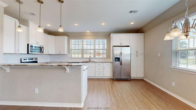 2027 Harvey Mitchell Parkway S, College Station, TX 77840