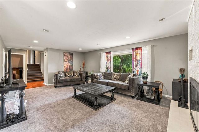 3706 N Grand Avenue, Kansas City, MO 64116