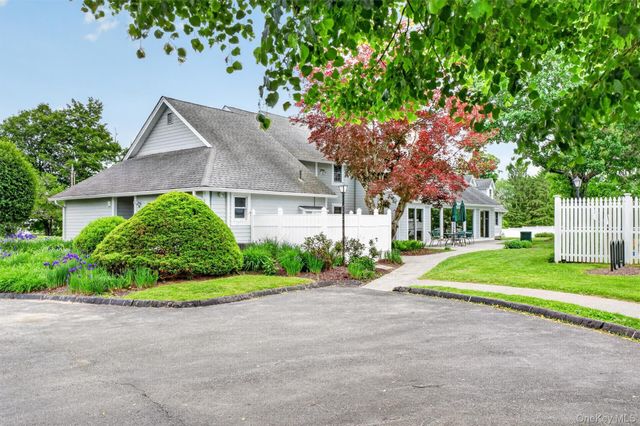 5 Red Tail Court, Pawling, NY 12564