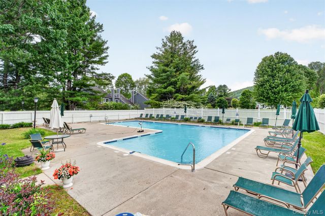 5 Red Tail Court, Pawling, NY 12564