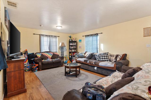 29951 Orange Street, Shafter, CA 93263