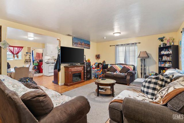 29951 Orange Street, Shafter, CA 93263