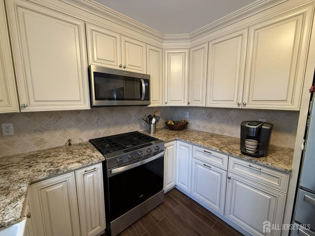41 Dogwood Court, Jamesburg, NJ 08831