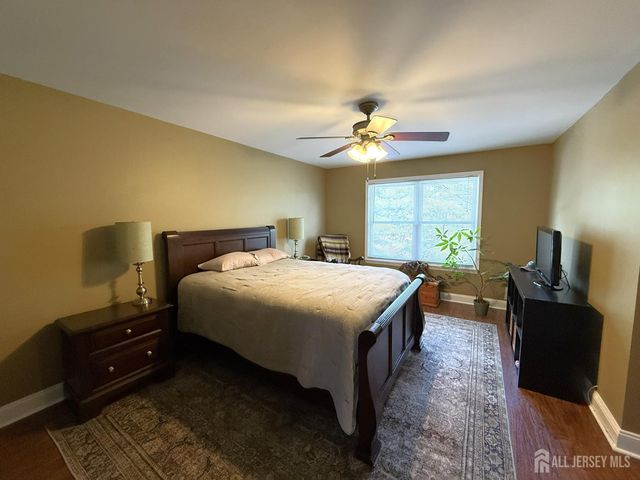 41 Dogwood Court, Jamesburg, NJ 08831