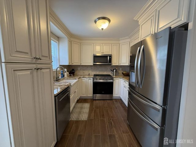 41 Dogwood Court, Jamesburg, NJ 08831