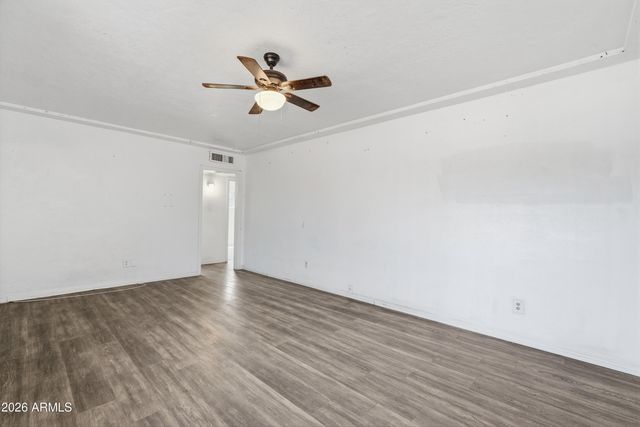 101 W HARWELL Road, Phoenix, AZ 85041