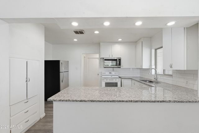 101 W HARWELL Road, Phoenix, AZ 85041