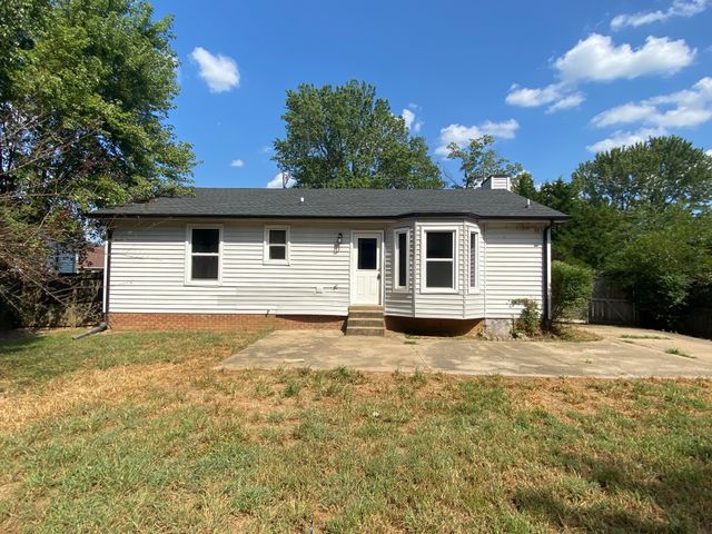 392 Roselawn Dr, Clarksville, TN 37042