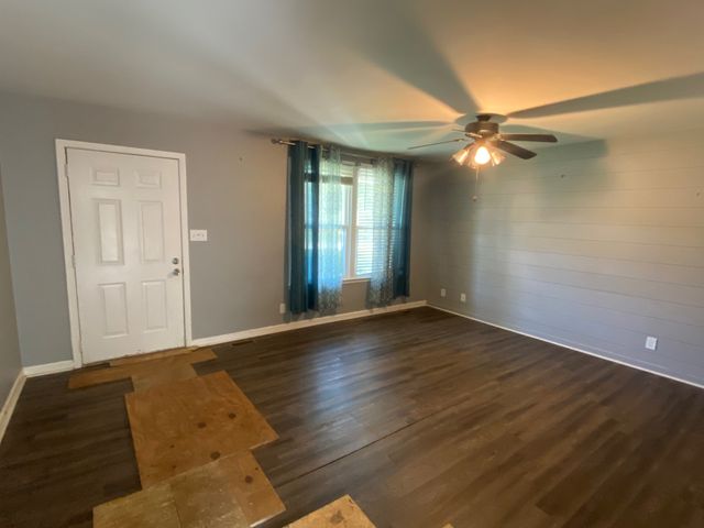 392 Roselawn Dr, Clarksville, TN 37042