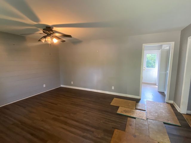 392 Roselawn Dr, Clarksville, TN 37042