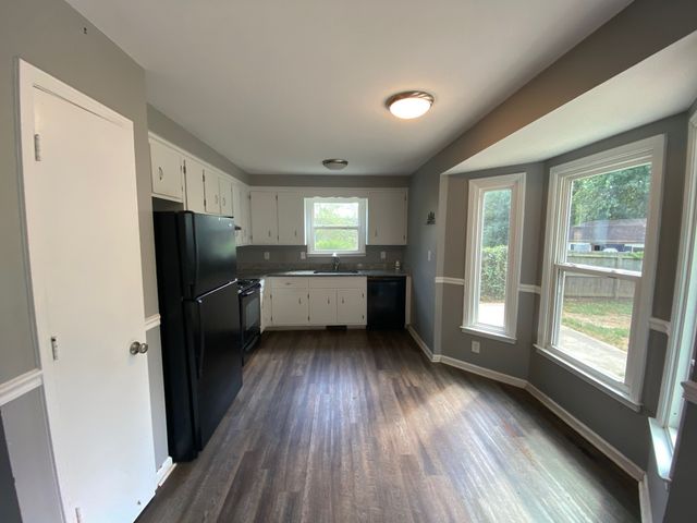 392 Roselawn Dr, Clarksville, TN 37042
