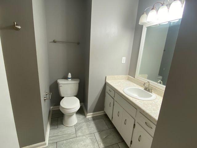 392 Roselawn Dr, Clarksville, TN 37042