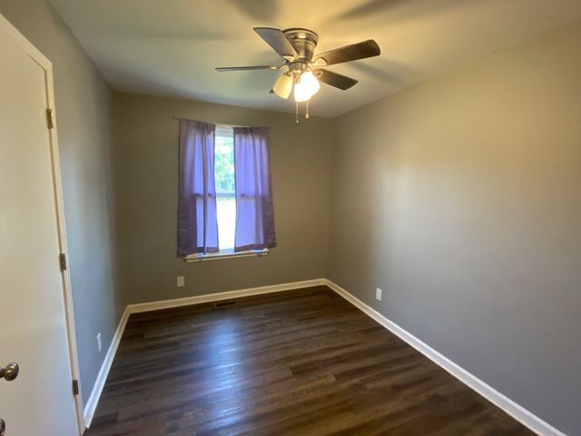 392 Roselawn Dr, Clarksville, TN 37042
