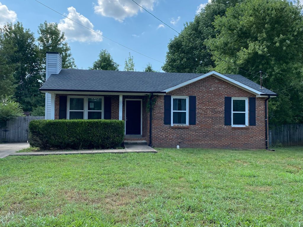 392 Roselawn Dr, Clarksville, TN 37042