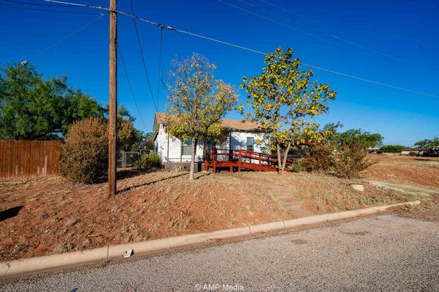 804 Fisher Street, Sweetwater, TX 79556